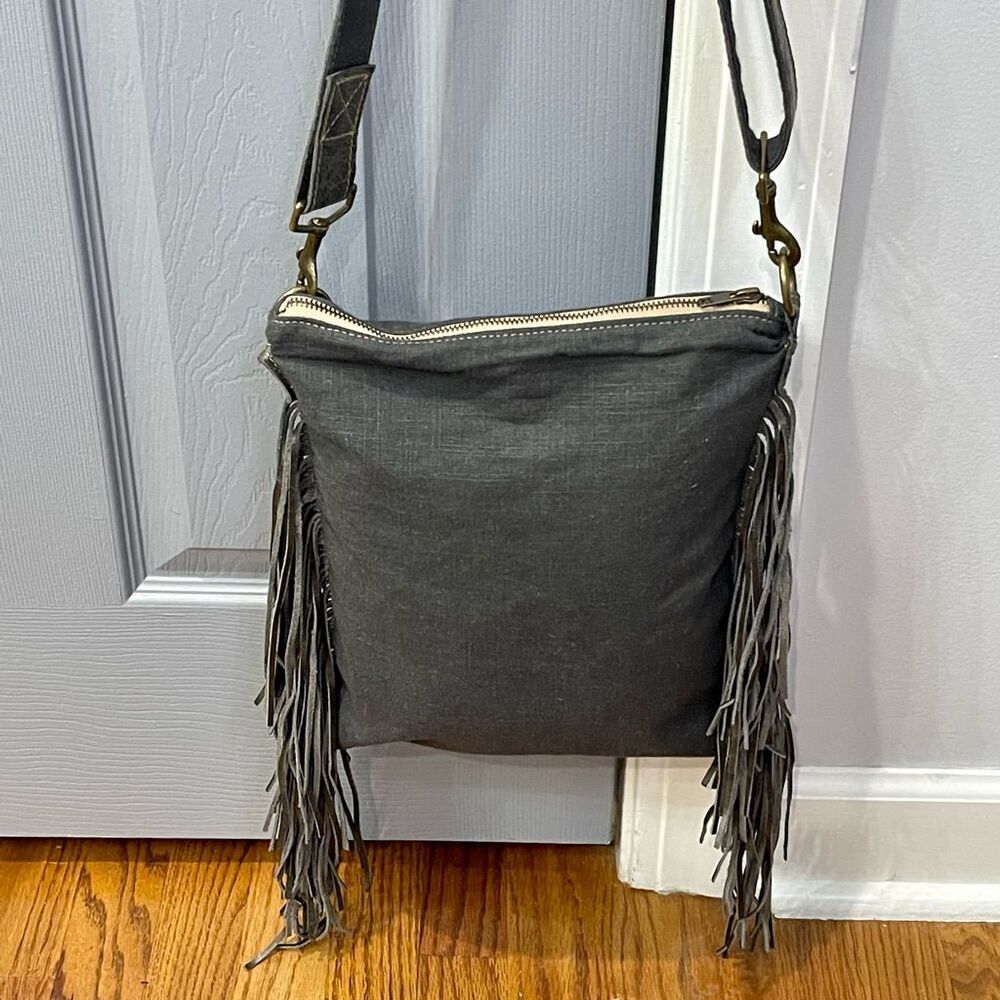 Veeshee Canvas Fringe Shoulder Bag. Gray.